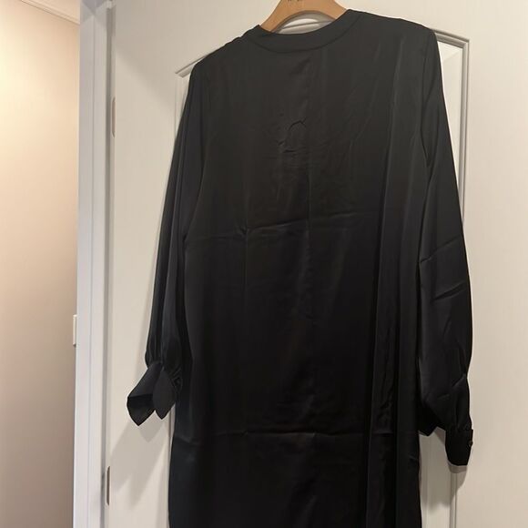 Black silky long sleeve dress - Picture 9 of 11